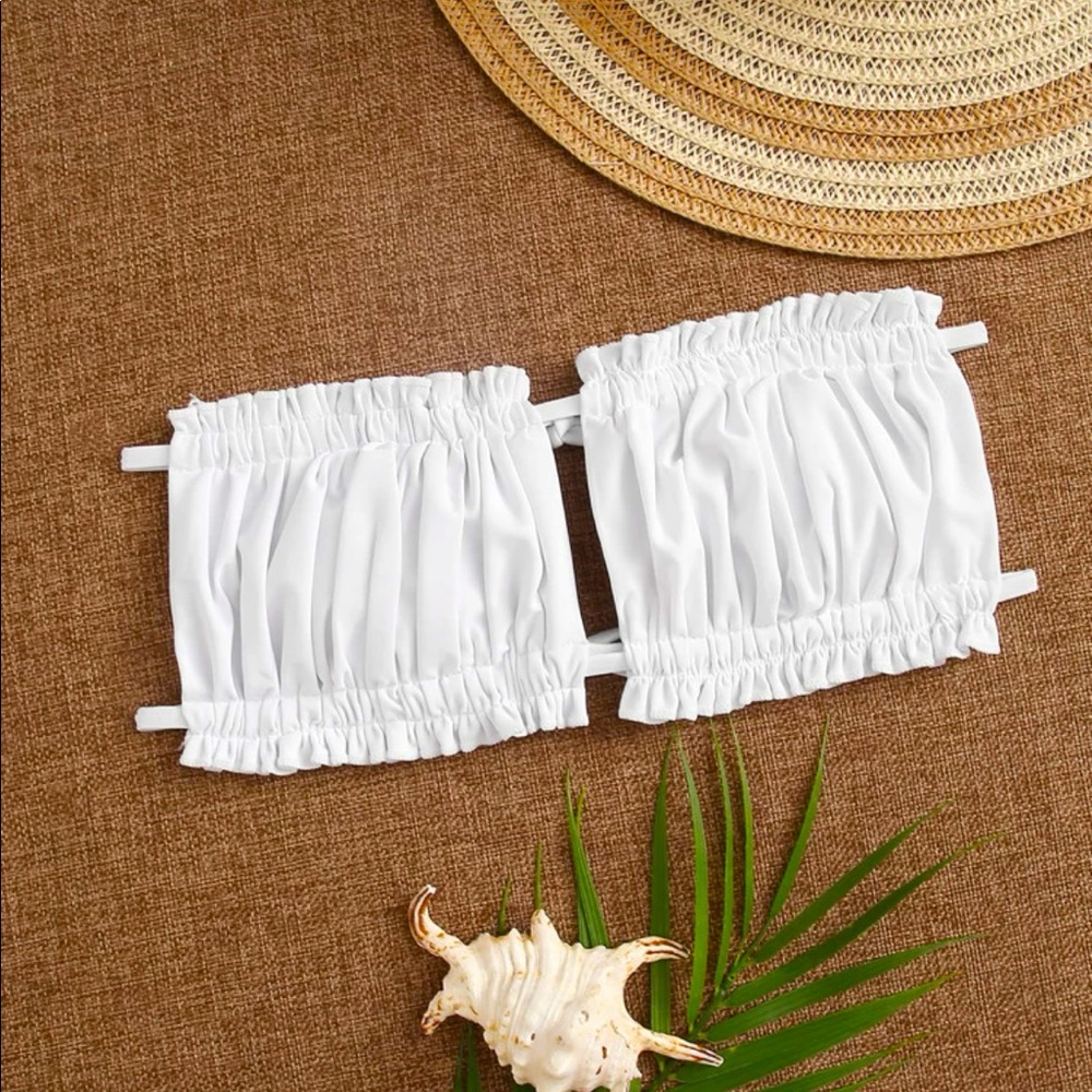 White Bikini Top never worn ✨